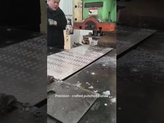 অ্যালুমিনিয়াম কালো রঙ অ্যান্টি স্লিপ গ্রিটিং চমৎকার আবহাওয়া প্রতিরোধের