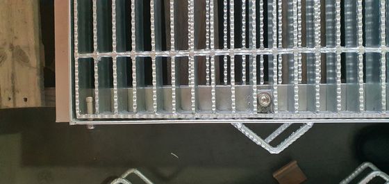 Standard Iso9001 Serrated Compound Steel Grating Anti Slip