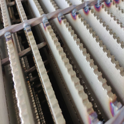 শপিং মলের জন্য স্টেইর ট্রেডস স্টেইনলেস স্টীল মেঝে ঝাঁঝরি