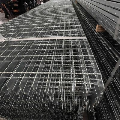 30x30 মিমি পিপিজিআই মেশিন চাপ ঝালাই মেঝে Decking ইস্পাত গ্রিটিং