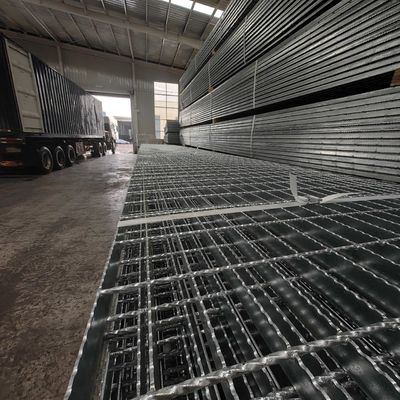 মেশিন চাপ ঝালাই 30mm ইন্ডাস্ট্রিয়াল ইস্পাত গ্রিটিং সঙ্গে উজ্জ্বল পৃষ্ঠ 3mm ক্রসিং বার