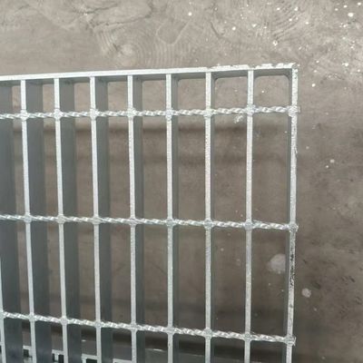 অ্যান্টি ক্লান্তি ইস্পাত গ্রিটিং ম্যাটস শিল্প সেটিংসে কর্মীদের আরাম এবং নিরাপত্তা উন্নত