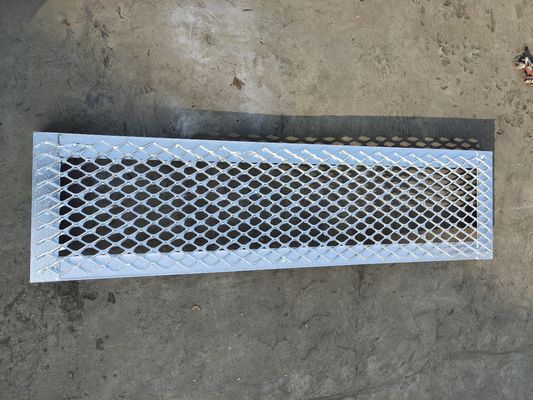 Heavy-Duty Galvanized Expanded Metal Mesh Panel for Walkways and Fencing